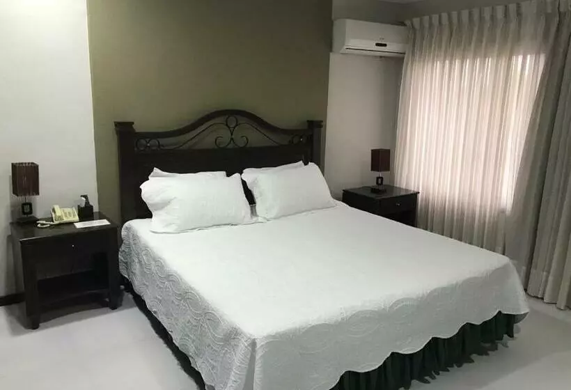 Habitación Independiente En Santa Cruz De La Sierra En Hotel Casablanca