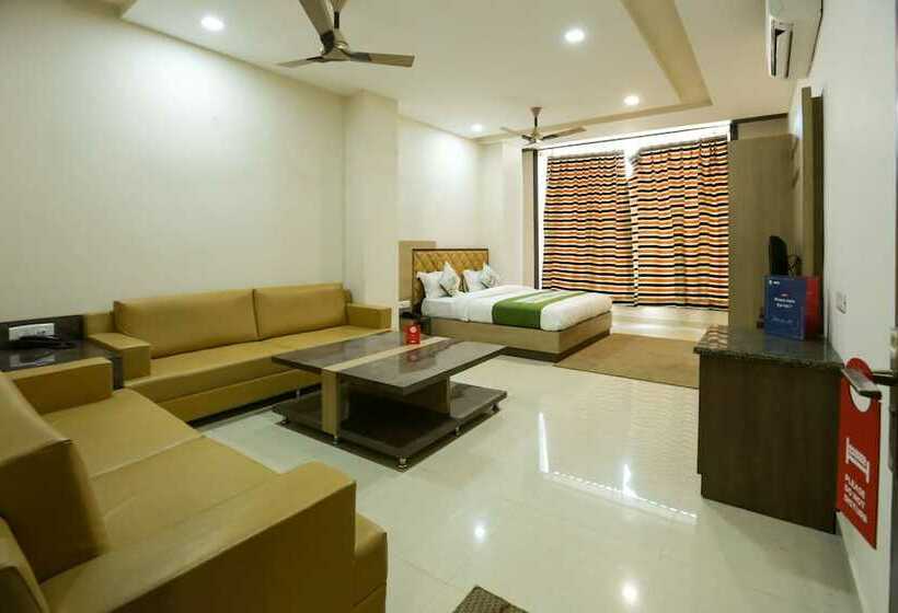 Отель Oyo 9007 Royal Crown