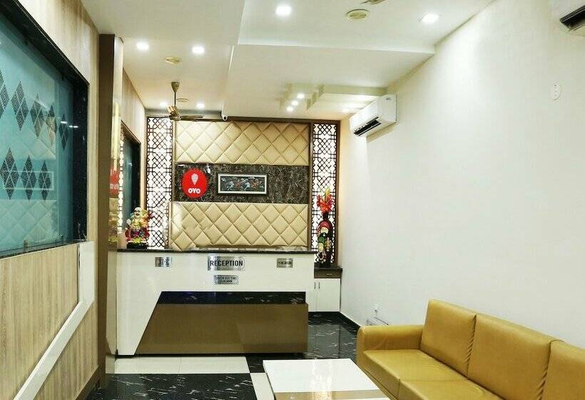 Отель Oyo 9007 Royal Crown