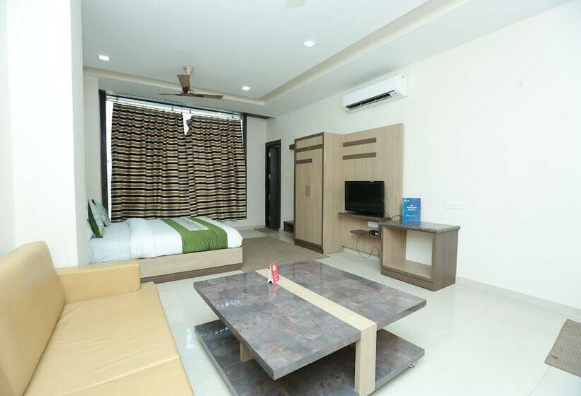 Отель Oyo 9007 Royal Crown