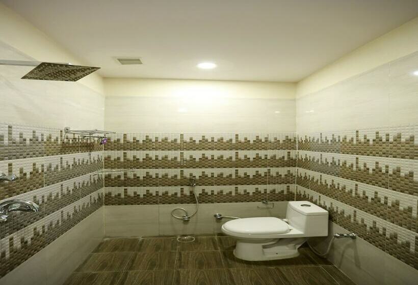 Отель Oyo 9007 Royal Crown