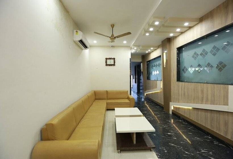 Отель Oyo 9007 Royal Crown