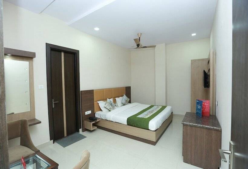 Отель Oyo 9007 Royal Crown