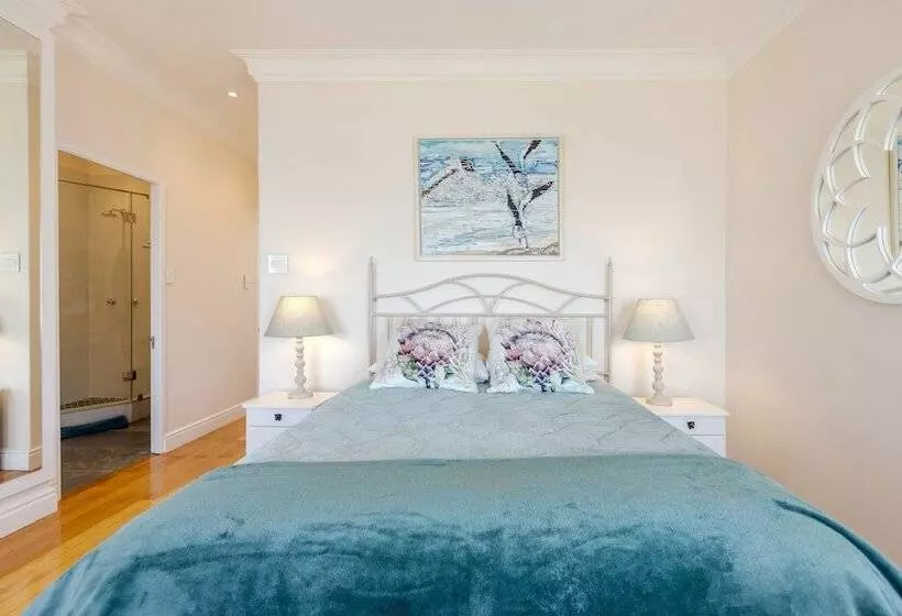 Aamiaismajoitus (B&B) Sunny Cove Manor