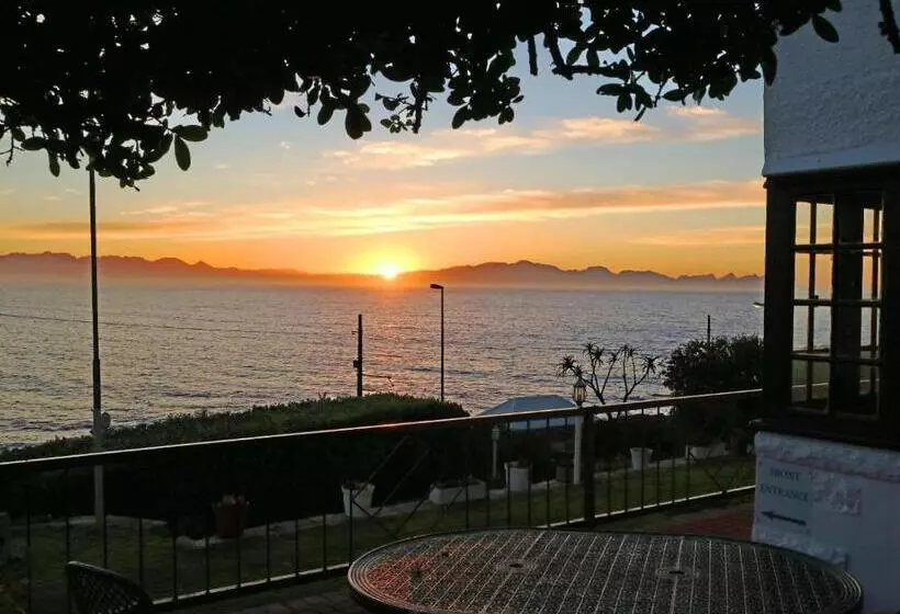 Aamiaismajoitus (B&B) Sunny Cove Manor