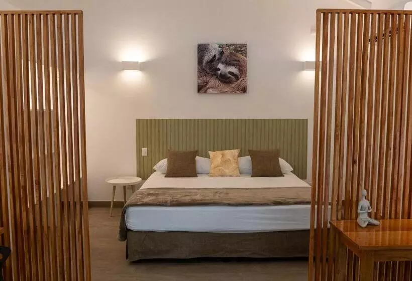 هتل Jaguar Inn Bungalows