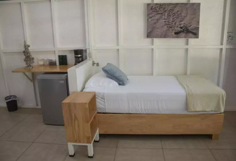 هتل Jaguar Inn Bungalows