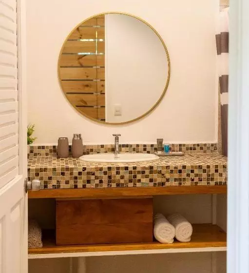 هتل Jaguar Inn Bungalows