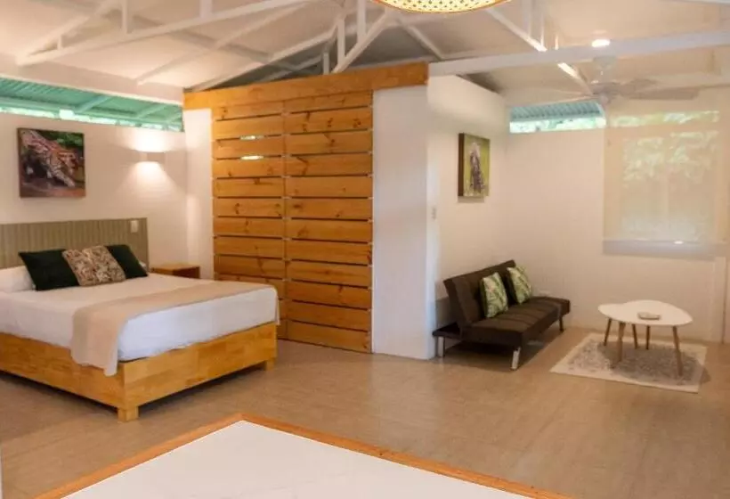 هتل Jaguar Inn Bungalows