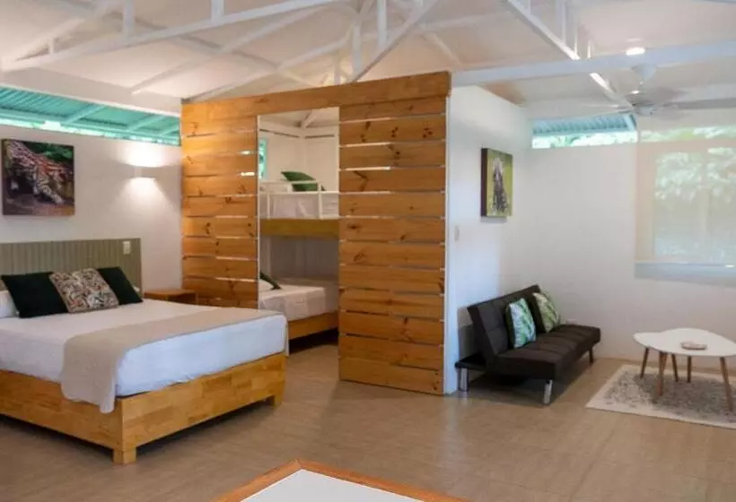 هتل Jaguar Inn Bungalows