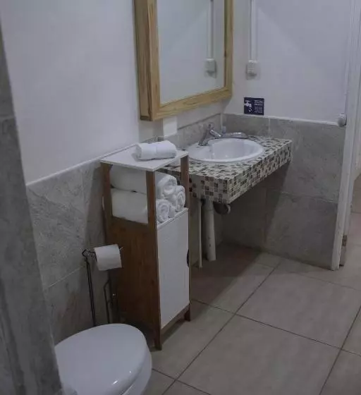 هتل Jaguar Inn Bungalows
