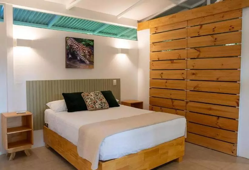 هتل Jaguar Inn Bungalows