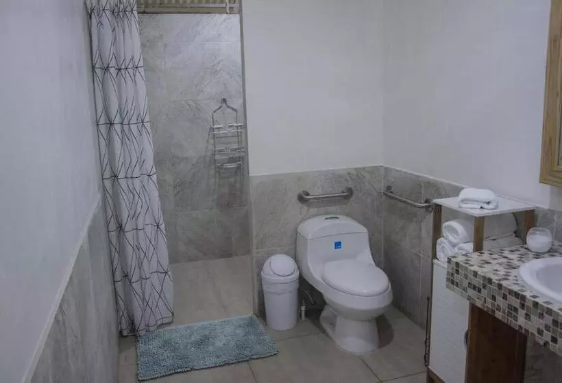 هتل Jaguar Inn Bungalows