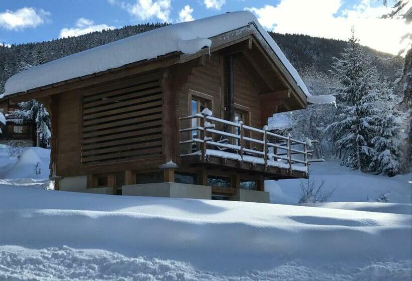 Отель Les Mazots De La Source & Spa