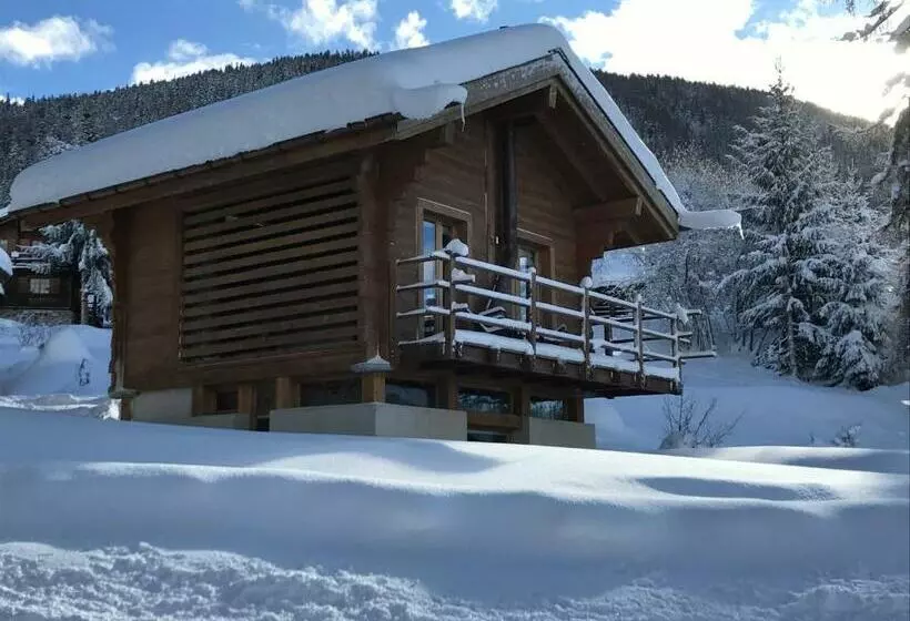 ホテル Les Mazots De La Source & Spa