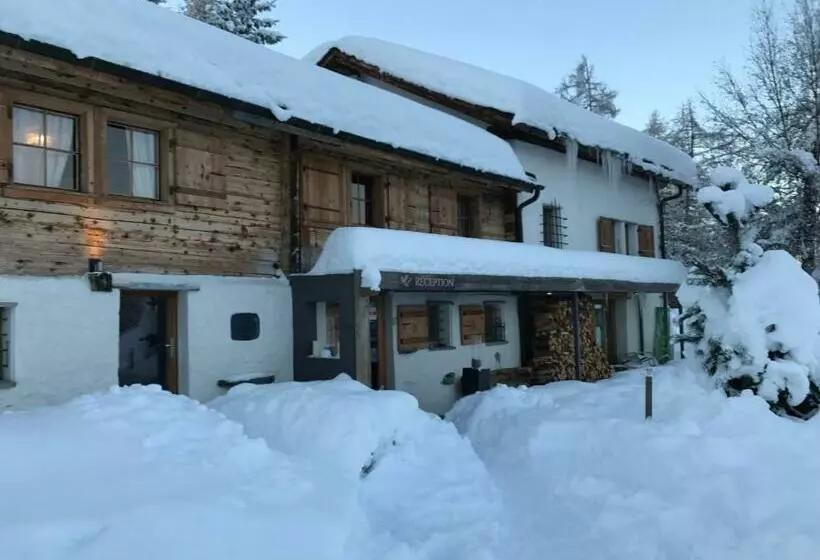 ホテル Les Mazots De La Source & Spa