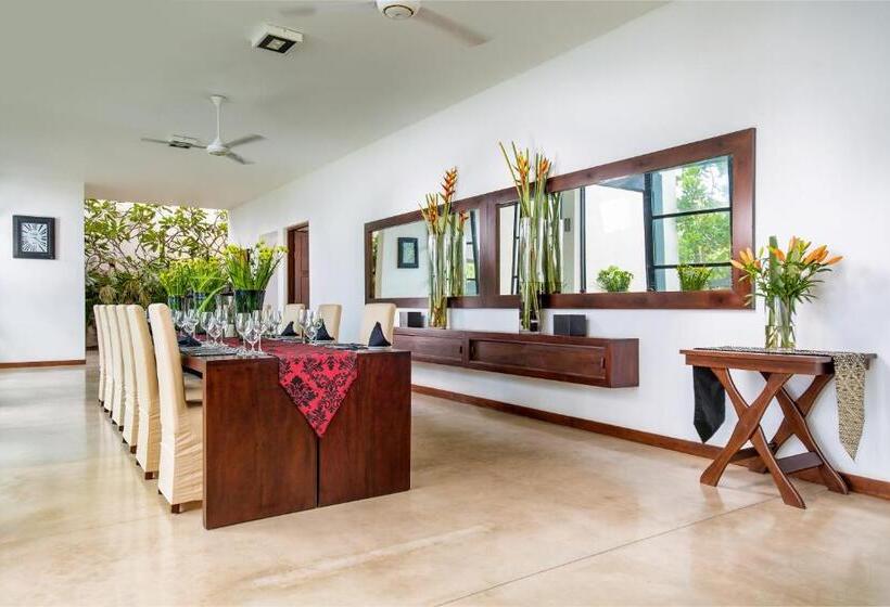 ホテル Mirissa Beach Villa