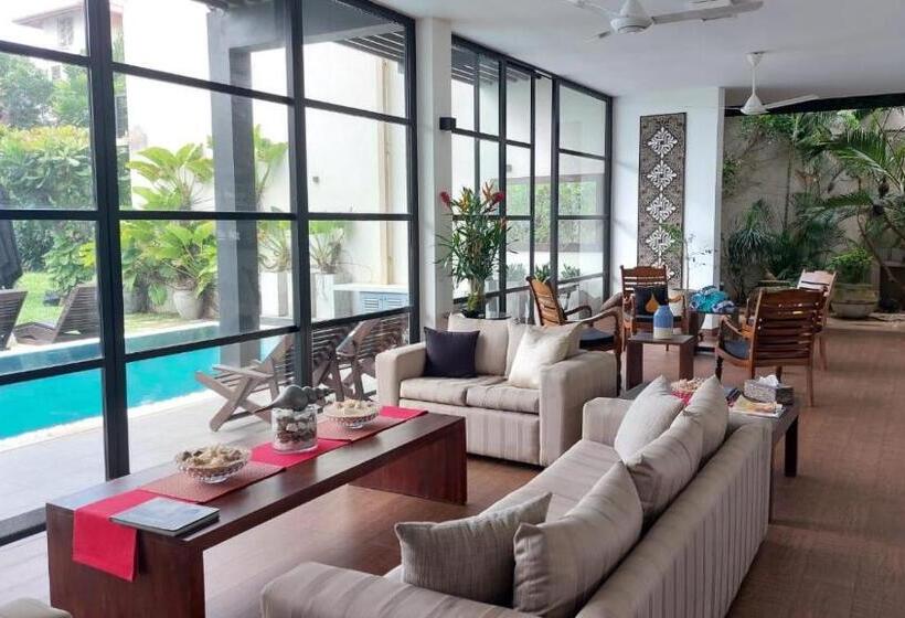 ホテル Mirissa Beach Villa