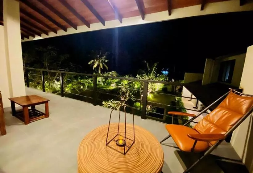 هتل Mirissa Beach Villa