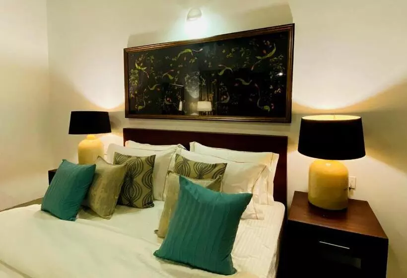 هتل Mirissa Beach Villa
