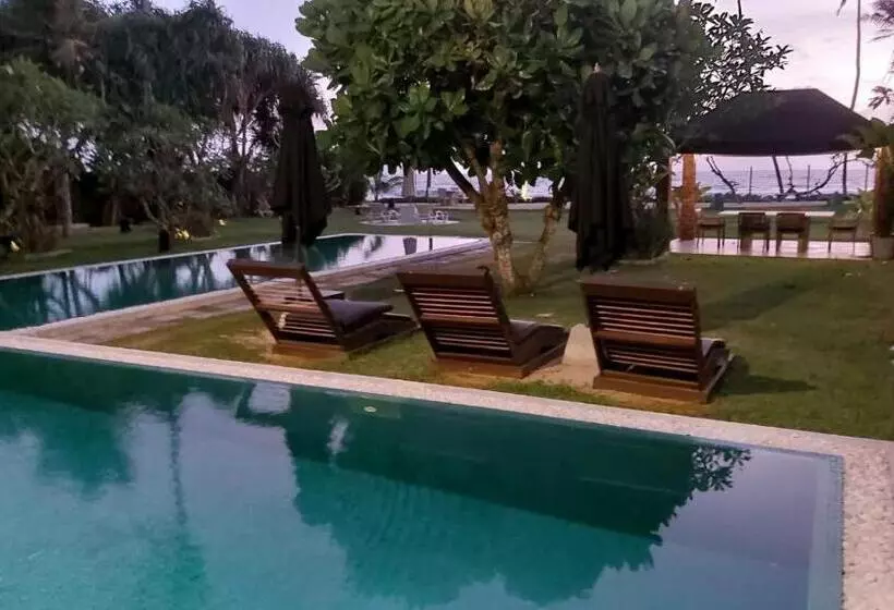 هتل Mirissa Beach Villa