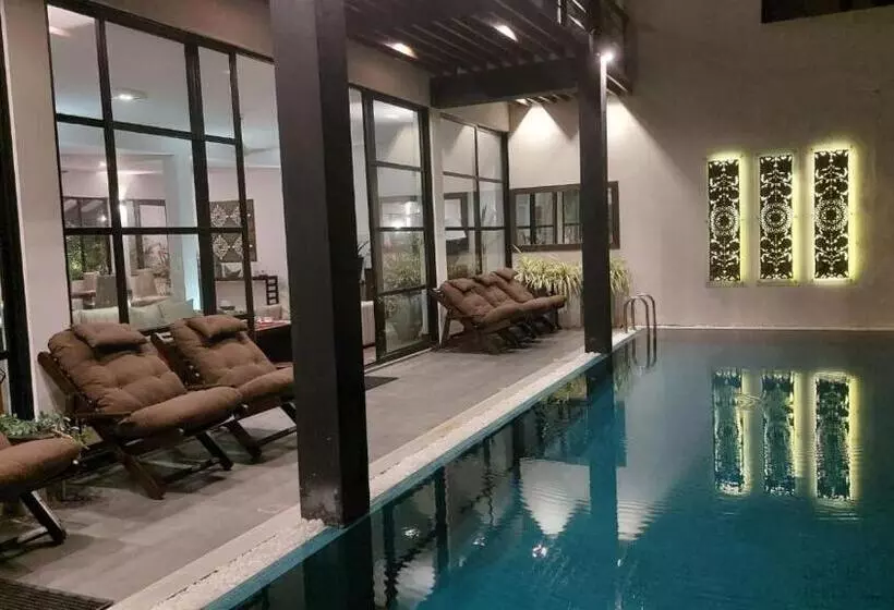 هتل Mirissa Beach Villa