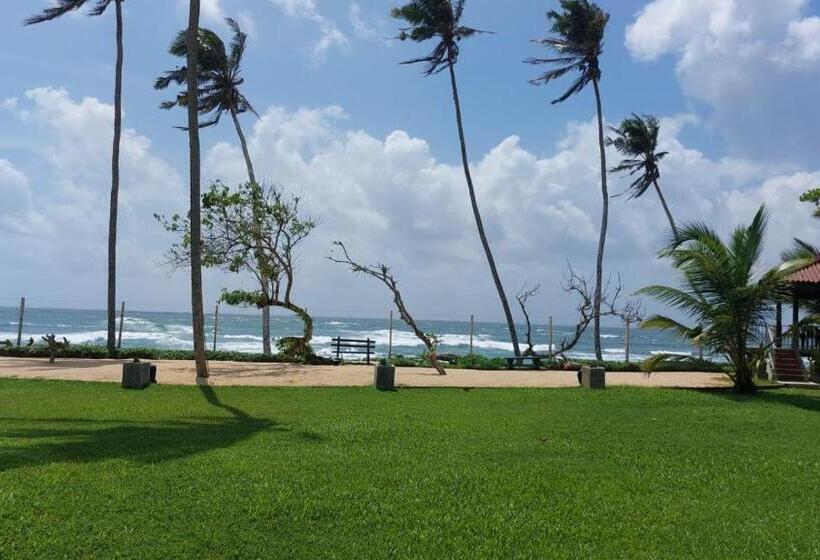 ホテル Mirissa Beach Villa