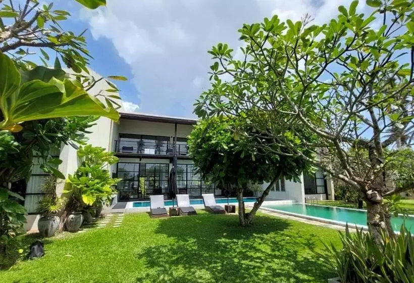 هتل Mirissa Beach Villa