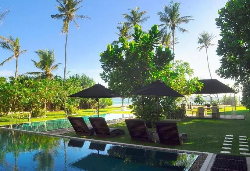 هتل Mirissa Beach Villa