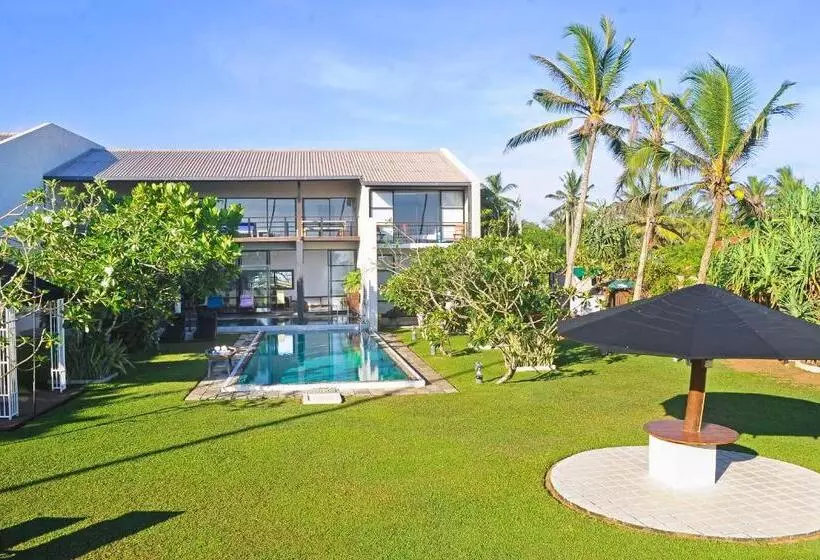 هتل Mirissa Beach Villa