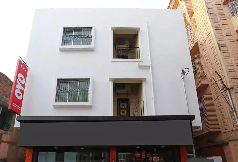 Hotelli O Pratiksha Guest House