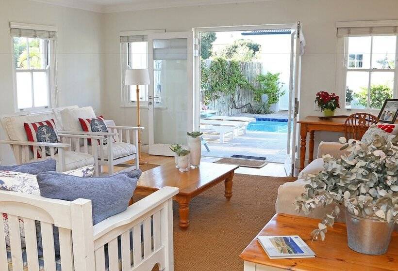 تختخواب و صبحانه Shore S Edge