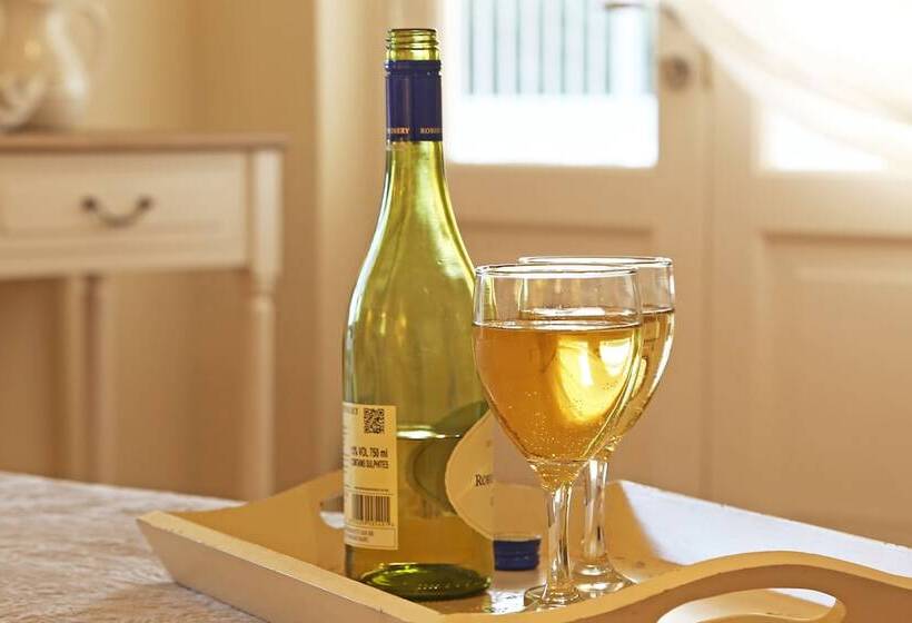 تختخواب و صبحانه Shore S Edge