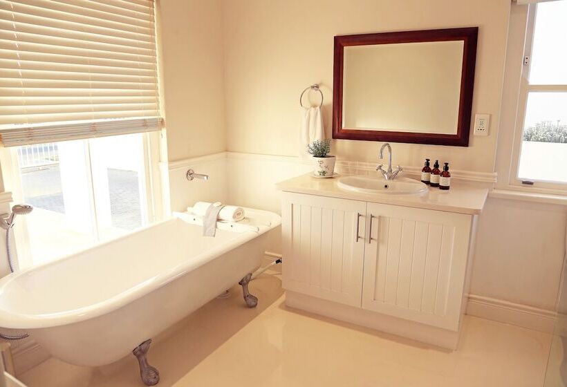 تختخواب و صبحانه Shore S Edge