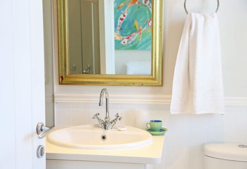 تختخواب و صبحانه Shore S Edge