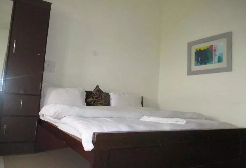 ホテル Garhwali Inn