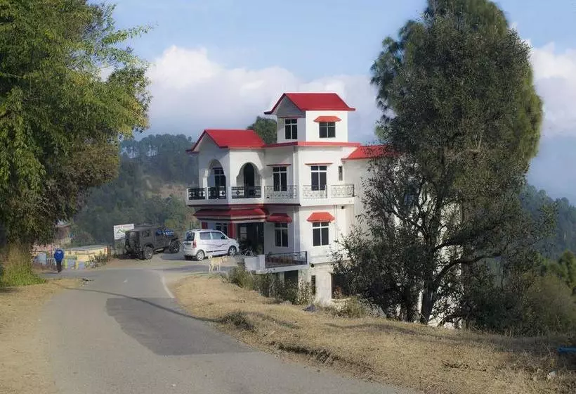 ホテル Garhwali Inn