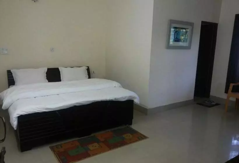 ホテル Garhwali Inn