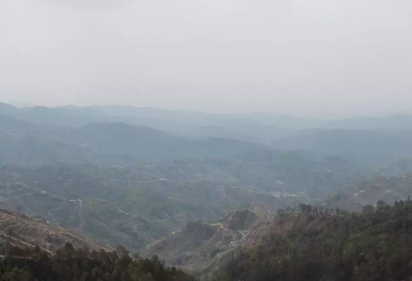 ホテル Garhwali Inn