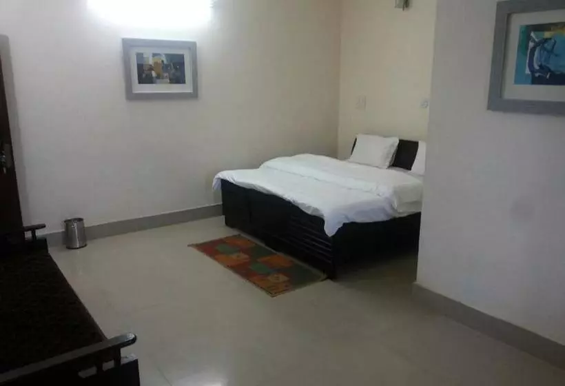 ホテル Garhwali Inn