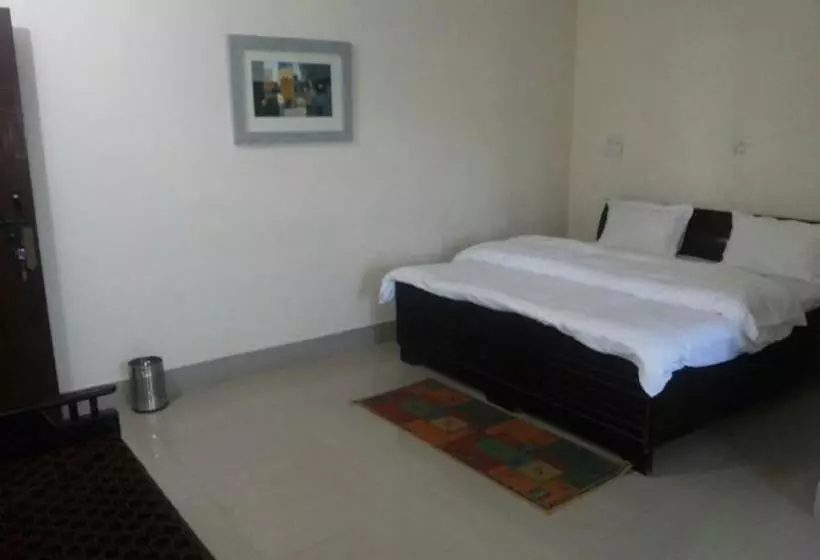 ホテル Garhwali Inn
