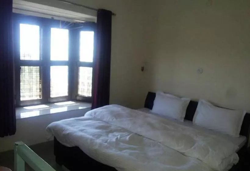 ホテル Garhwali Inn