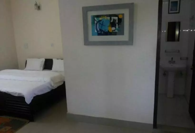 ホテル Garhwali Inn