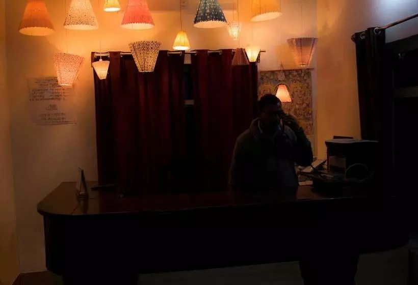 ホテル Garhwali Inn