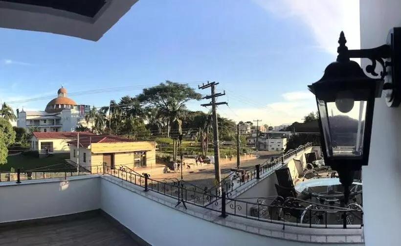 Hotelli Dolomiti Caravaggio