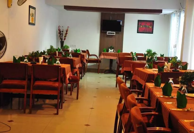 هتل Xaviers Residency