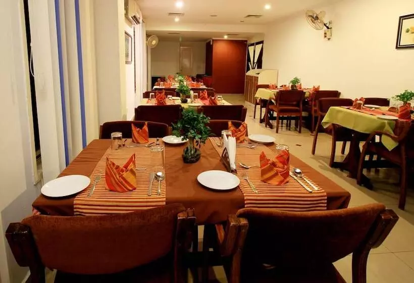 هتل Xaviers Residency
