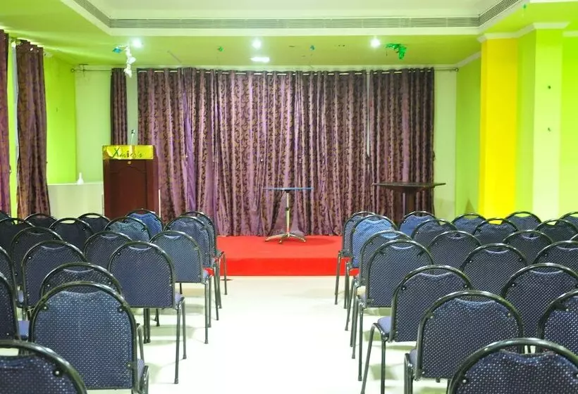 هتل Xaviers Residency