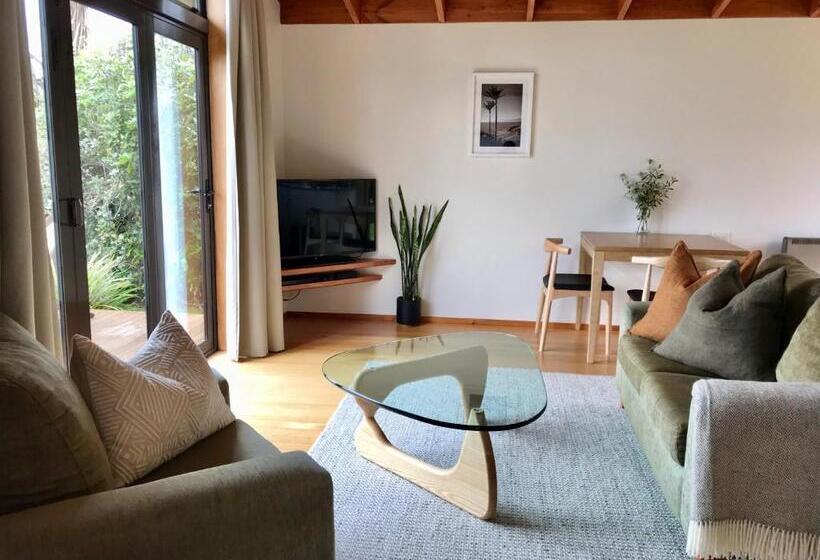 منتجع Adrift In Golden Bay  Absolute Beachfront Villas