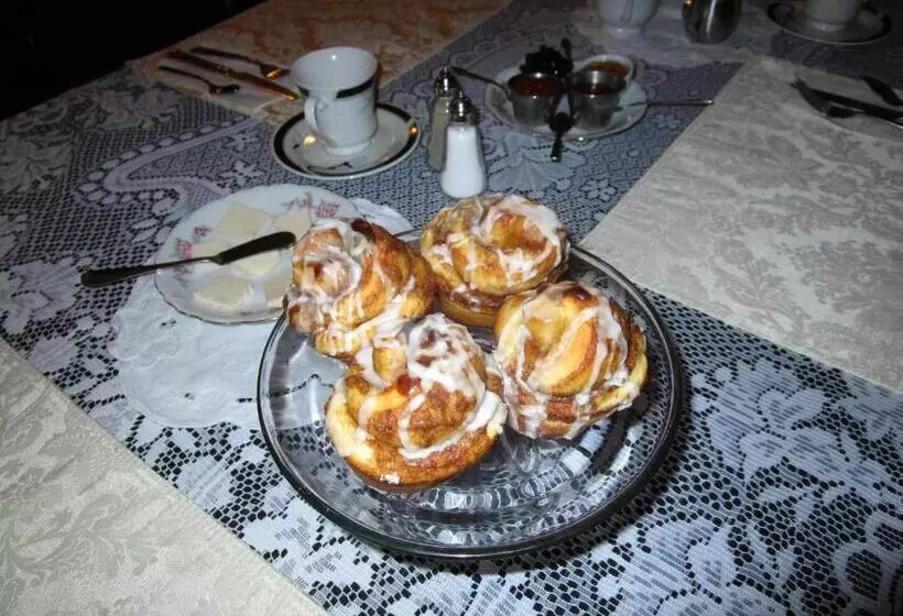 Sir Isaac Brock B&b Luxury Suites